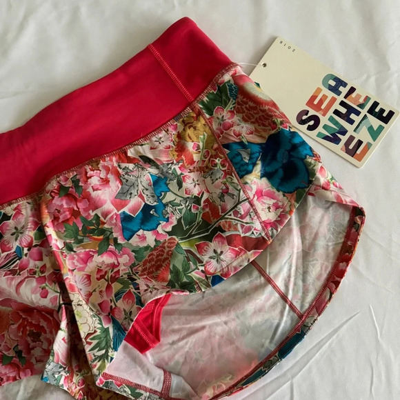 🆕🌸 Lululemon Seawheeze 2018 Speed Up Shorts 2.5” Floral Cherry Blossom - Picture 3 of 7